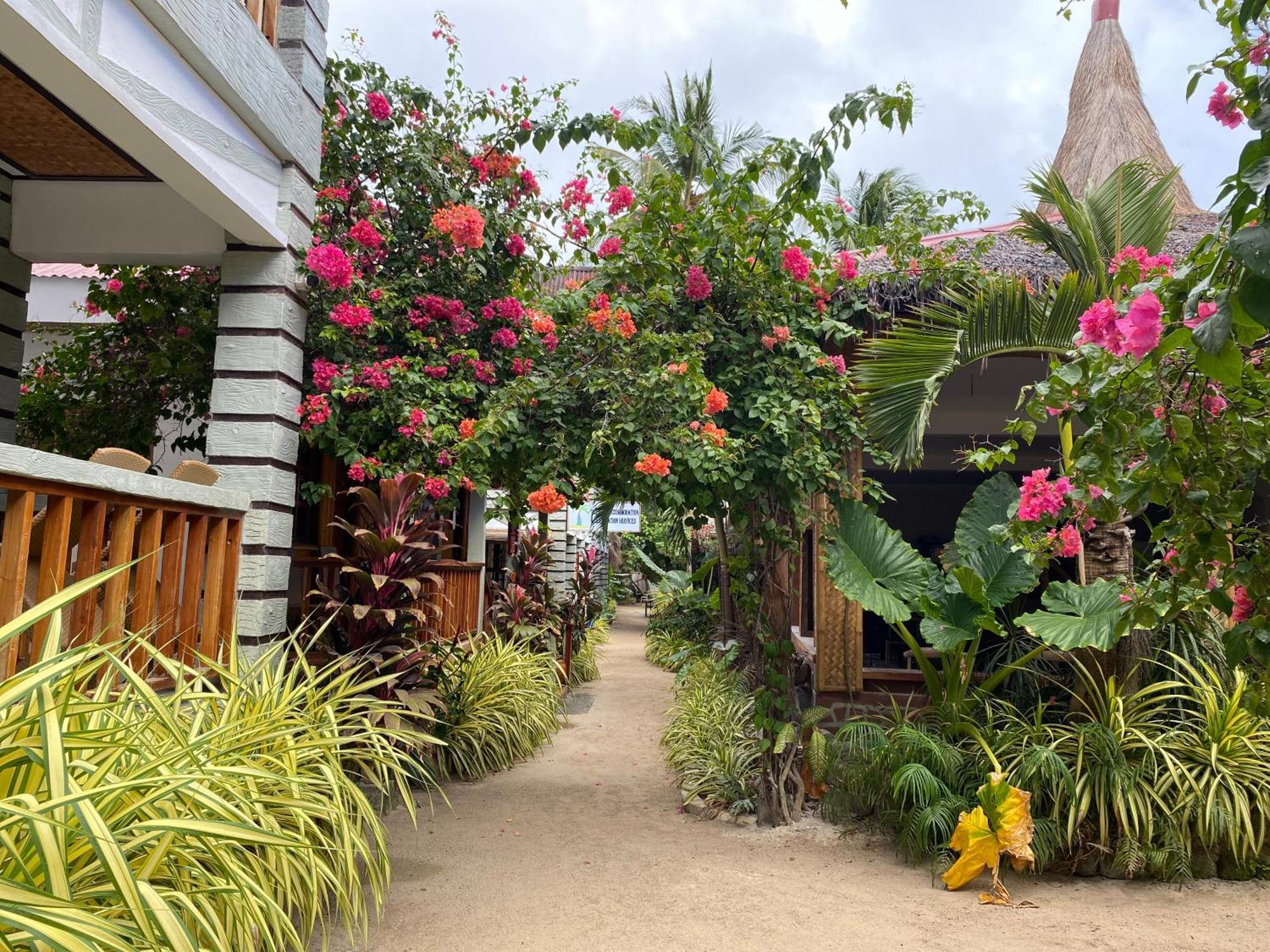 Nigi Nigi Too Beach Resort Balabag  Exterior foto